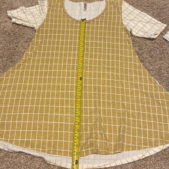 NWT LuLaRoe Perfect Tee w/flirty side slits & flattering half sleeve XXS - Picture 6 of 7